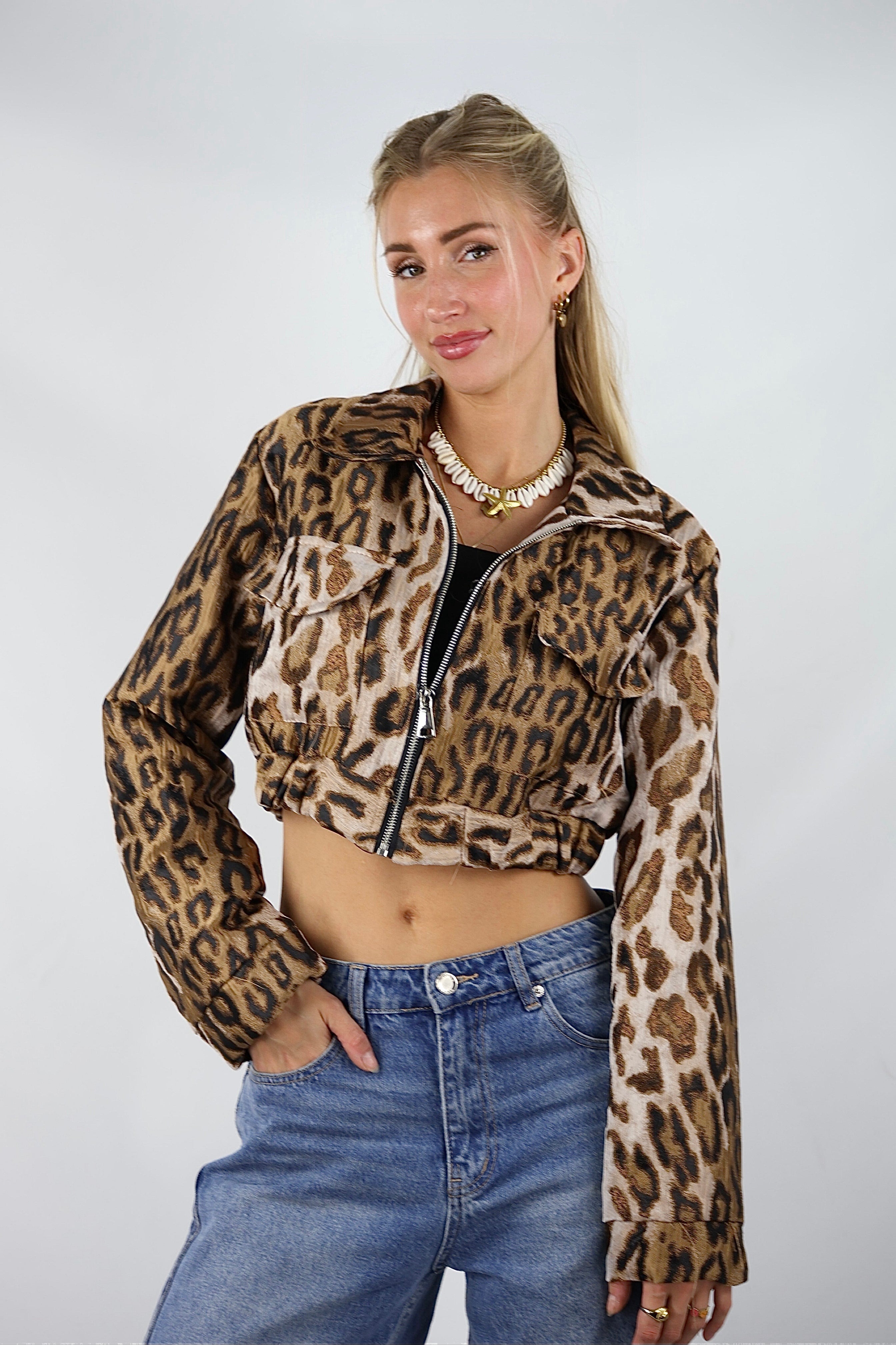 Jas Leopard | Vivian