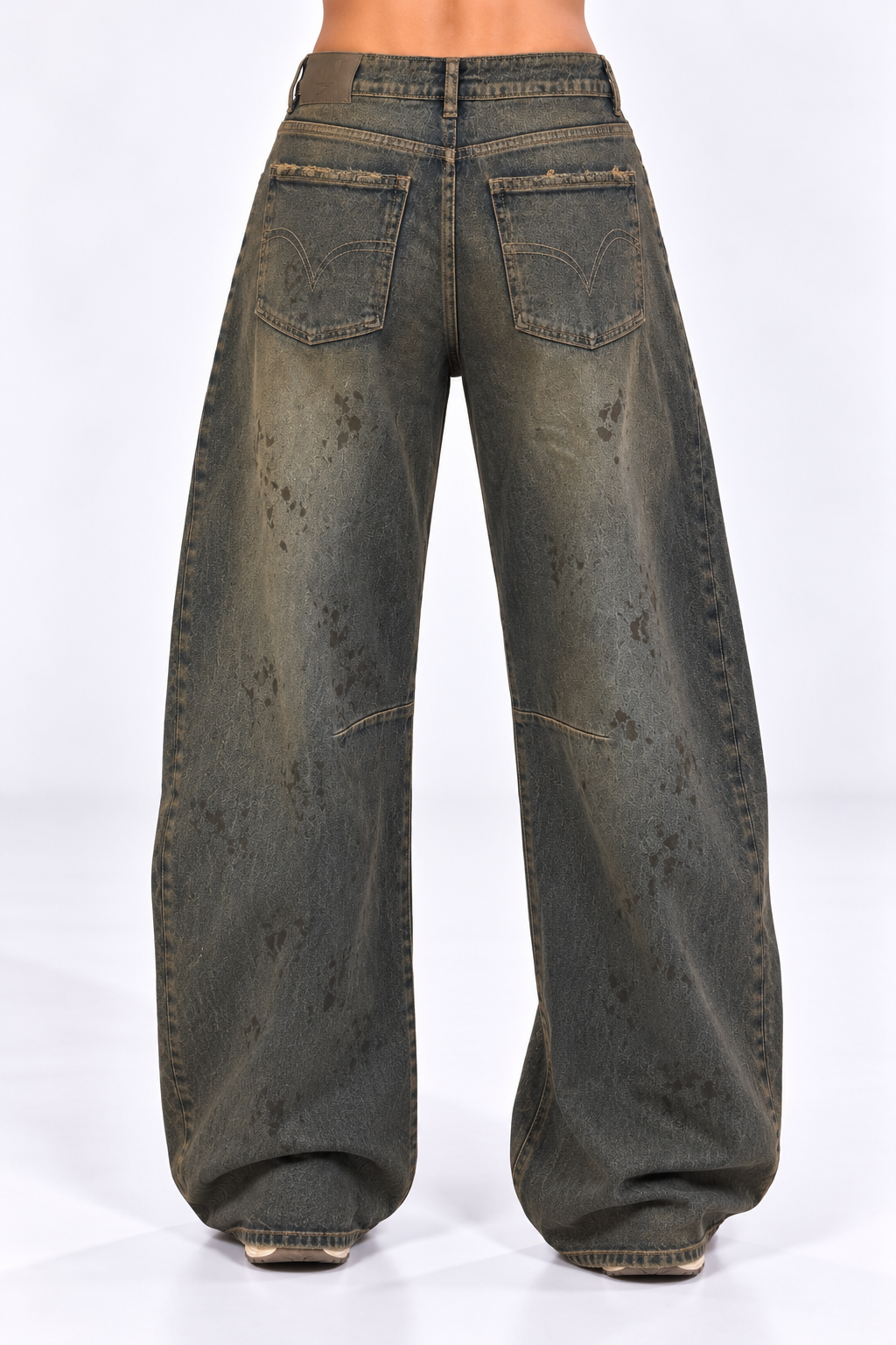 Queen hearts Barrel Jeans | Dirty Stain
